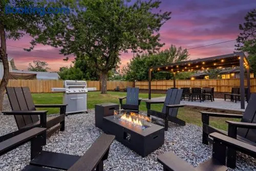 Ferns & Foothills | Hot Tub/Backyard Games - Image 1