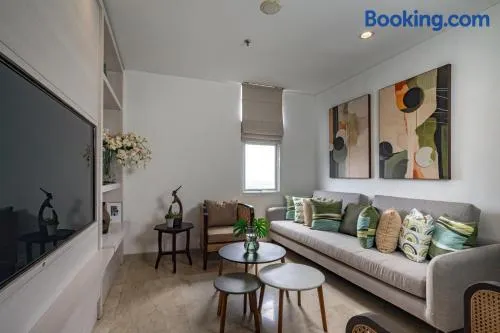 Dago Suite 3BR Luxury Apartment - Image 1