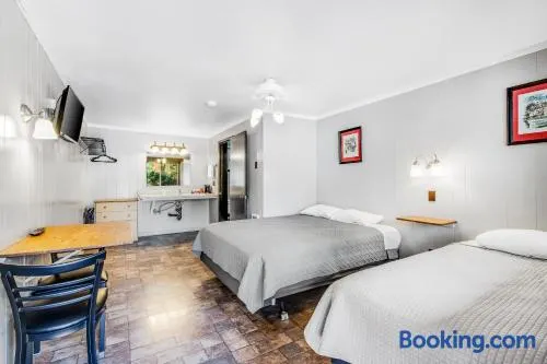 Mount Walker Inn - Image 1
