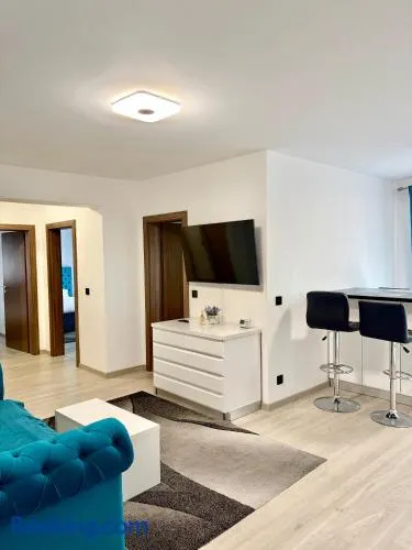 Blue Apartment with Free Parking - Image 1