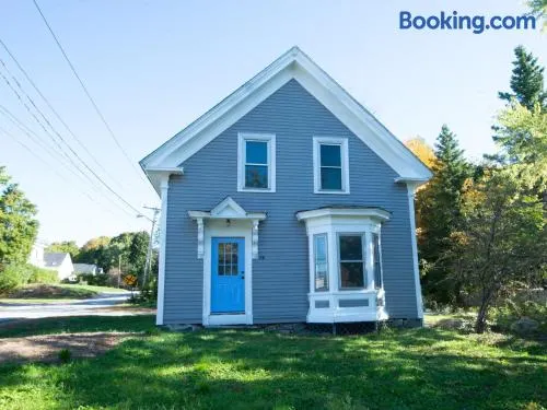 2-Bedroom renovated home on the way to Acadia - Image 1