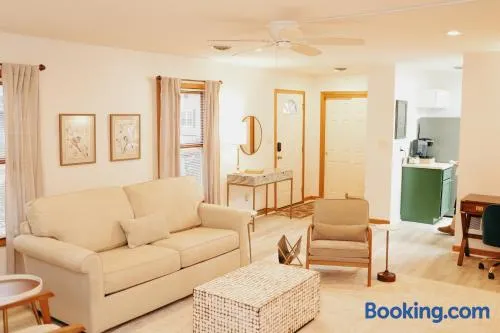 Cozy bungalow in the heart of historic Marysville - Image 1
