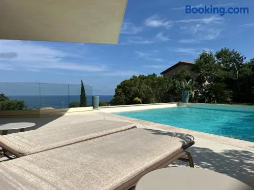 Villa Les Issambres, piscine débordement, vue mer - Image 1