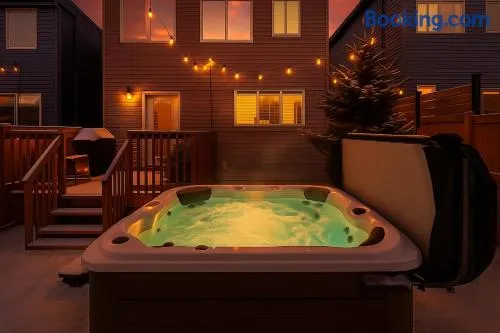 Wild Haven Retreat-HotTub-King Bed-Fireplace-BBQ - Image 1
