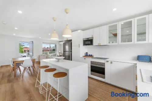 The Pearl by Book Jervis Bay A Fresh, Modern Family Retreat in Old Erowal Bay - Image 1