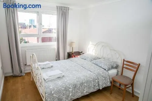 Double bedroom in ashared flat - Image 1