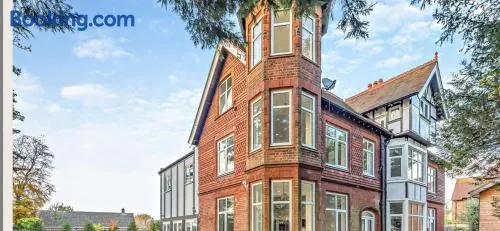 7 bedroom Large Edwardian family home - Image 1