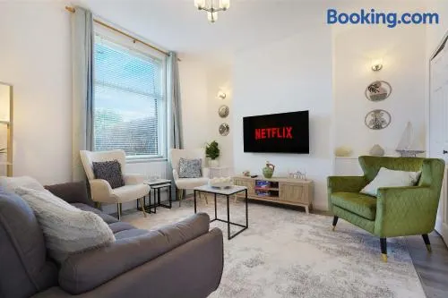Modern 3BR Washington sleeps 6 by Stay With Us - Image 1
