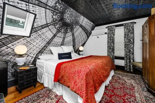 The Gaslamp Bed and Breakfast - Image 1