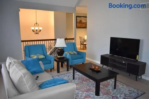 Cozy 3BR-3BA Home Near Zona Rosa Shopping and Dining - Image 1