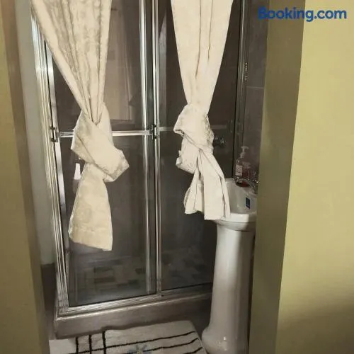 Private Room in Santa Cruz - Image 1