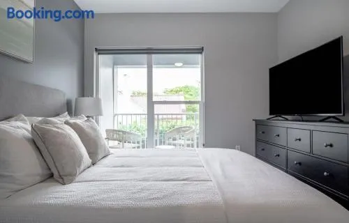 Landing - Modern Apartment with Amazing Amenities (ID5034X44) - Image 1
