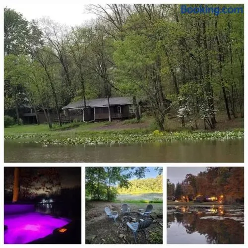 Turkey Trot, Cabin Getaway on Lake w/ Hot Tub - Image 1