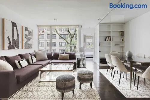 Private Penthouse w Roof Oasis - Image 1