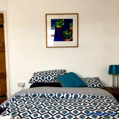 Double room on Chilkwell Street - Image 1