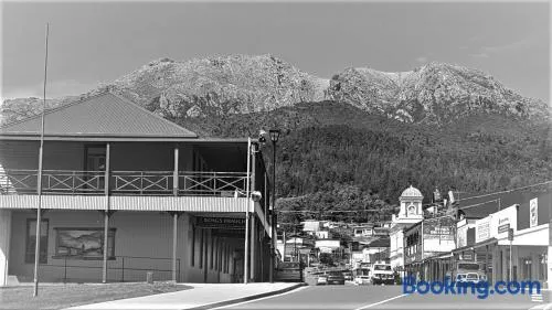 Mt Lyell Motor Inn - By Orangepete - Image 1