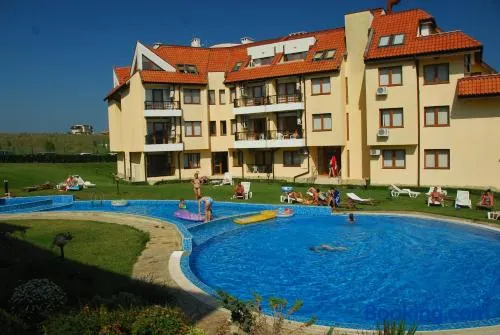 Oasis Beach Apartments Kamchia - Image 1