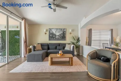 Chic & Cozy Hideaway - Image 1