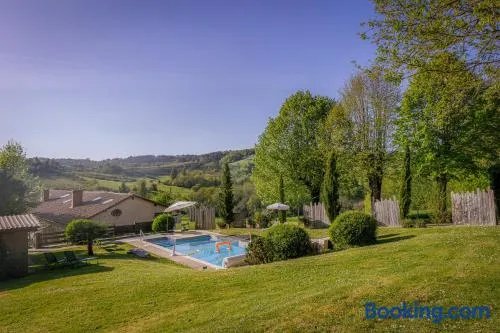 Chez "hygge en périgord", gîtes climatisés à la campagne avec piscine chauffée privatisée et balnéo en option ou déjà incluse- 1 gîte de 2 personnes, 1 jusqu'à 6 personnes et 1 jusqu'à 12 personnes - Image 1