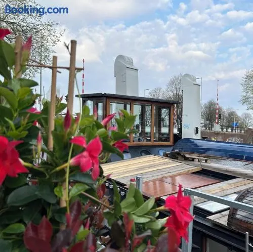 Houseboat Reussi - Image 1