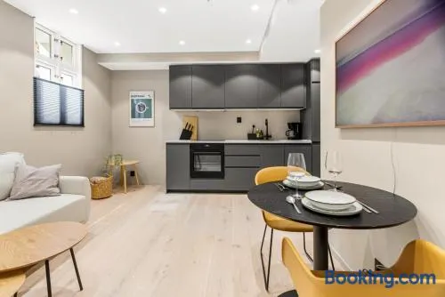 Brand New Apartment For Up To Six People - Image 1