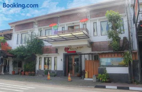 Mawar Asri Hotel - Image 1