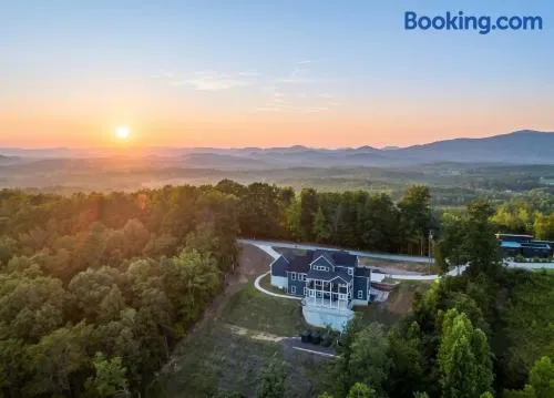 Mountain View Escape - Image 1
