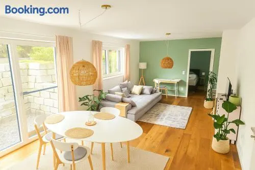 RuheTraum 80 - helles Design-Apartment mit Terrasse Parkplatz & Self-Check-in - Image 1