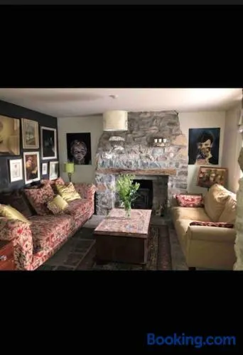 Traditional Rural Cottage, haven for families with pets - Image 1