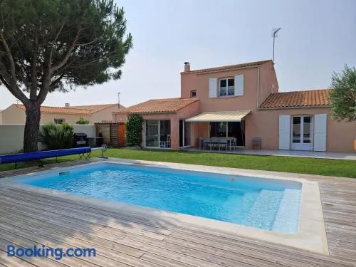 Villa avec Piscine à 15 min de La Rochelle, Proche Plages et Commerces - FR-1-706-13 - Image 1