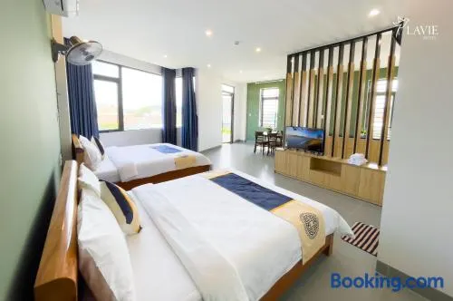 Khách sạn Lavie Hotel Quảng Ngãi - Image 1