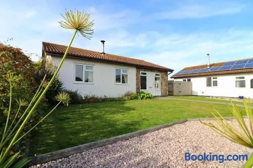 Holiday Bungalow, short drive to 7 Beaches! - Image 1