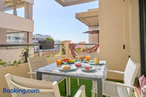 Amplio Ático De 2 Habitaciones - Image 1