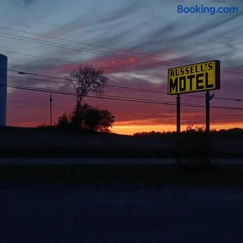 Russell's Motel - Image 1