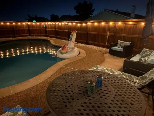 Cozy Studio, Steps to Pool, 15 mins to DT Dallas - Image 1