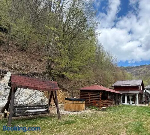 Flowers Cabin - Image 1