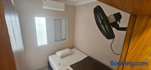 Rede Urbana | Casa 2 Quartos, Ar, Garagem | Até 9 pessoas - Image 1