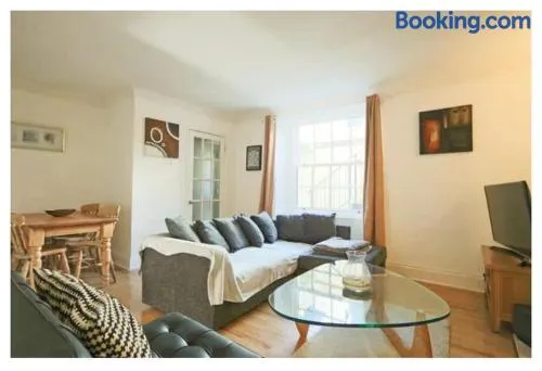 Garden Flat in Clifton City of Bristol - Image 1