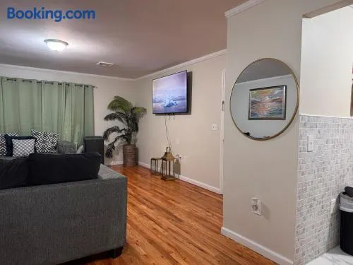 Branch brook Park Elegant 3 bedroom by EWR Airport NYC - Image 1
