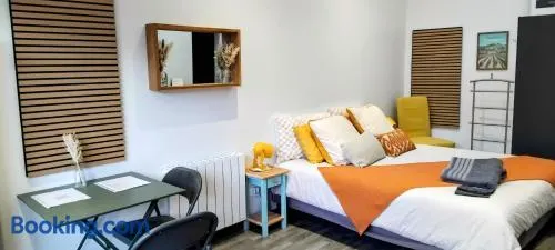 Petite maison en cœur de ville - Image 1