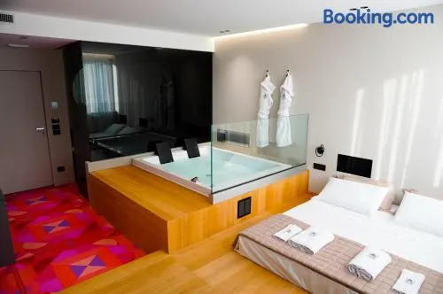 ZOE LUXURY SUITES - Image 1