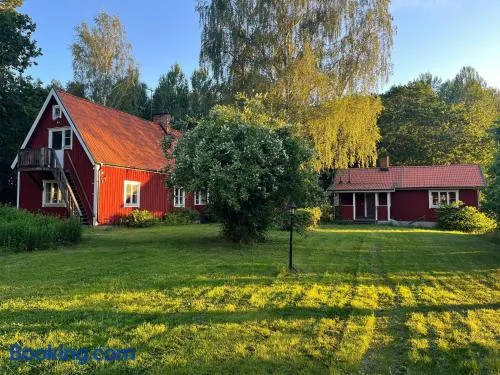 Charming Forest Retreat, 15 Min from Mariefred - Image 1