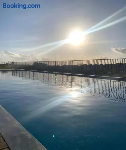 Apartamento com piscina, terraço, churrasqueira e estacionamento - Image 1