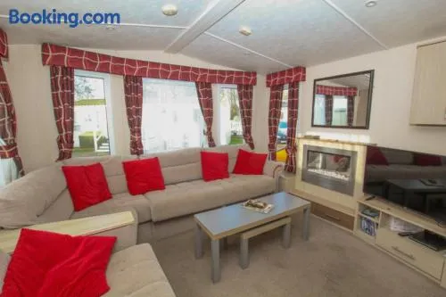 Bayview Retreat - 3 bedrooms with decking sleeps 6 - Image 1