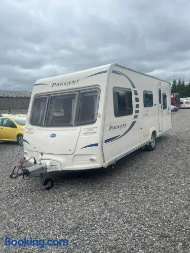 Spacious caravan near the beach - Image 1