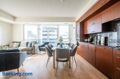 Cozy 1 BR & Den Condo in North York Free Parking - Image 1