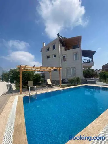 Detached villa in antkoop - Image 1