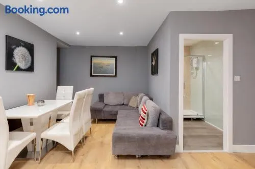 Central Apartment Darlington - Image 1