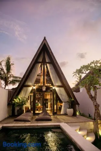 Tropical modern 1 bedroom close to canggu - Image 1