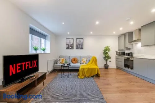 The Perfect Stay London, Home with 2 Bedrooms 1 Bath - Battersea, Vauxhall and Nine Elms - Image 1